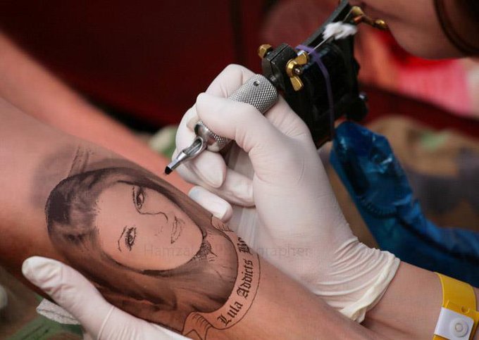 En route pour Paris ^^ Let's go to Paris ^^  Kisss http://t.co/IUZGdDGcsK