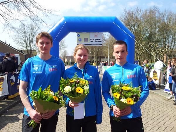 Mayke 1ste dame, Remi 1ste heer en Vincent 3de heer op de 5 km van de Quintusloop in Hengelo Gld!