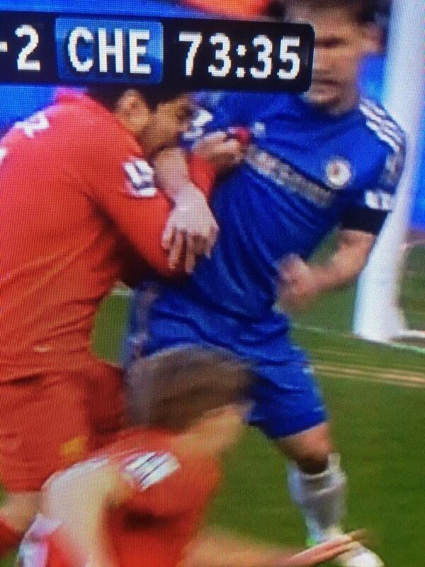 Suarez Bites Again BIY55xTCQAIEPnO