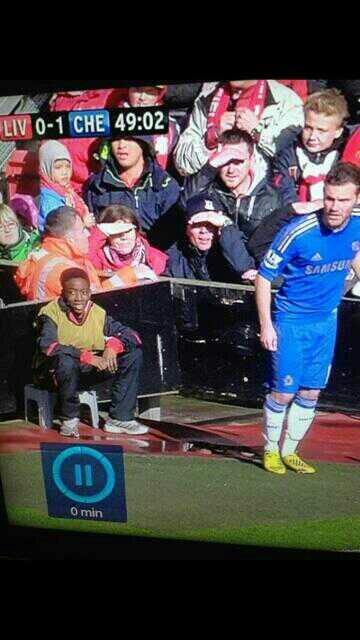 Danny Welbeck really is living the dream. Plays for United and is a ballboy at Anfield #Welbeck