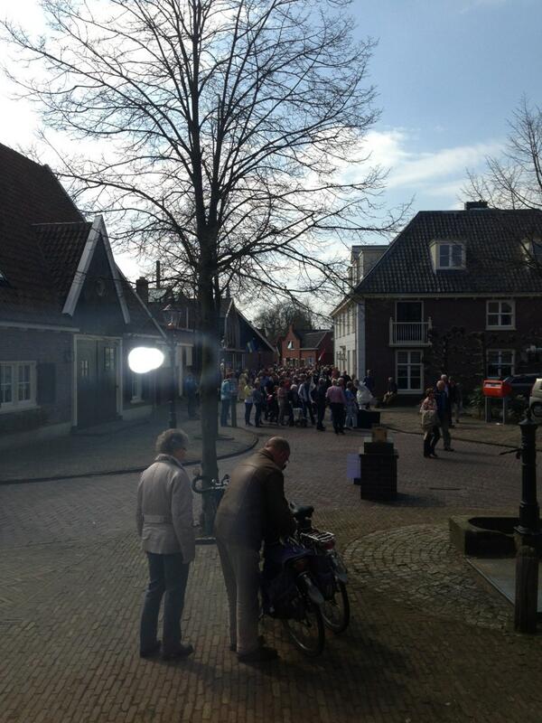 LionsClubBorne's tweet photo. Voor ons zit het er weer op. Gezellige drukte in het dorp. Vrijwilligers succes. http://t.co/KU43TiirmV