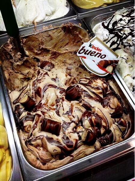 EsComida's tweet photo. La perfección hecha helado... de Kinder Bueno! http://t.co/bIIw8dFpvB