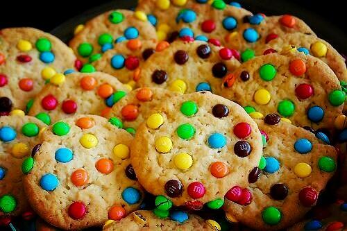 EsComida's tweet photo. El desayuno perfecto: Galletas de M&amp;Ms. http://t.co/SxX7ro7jea