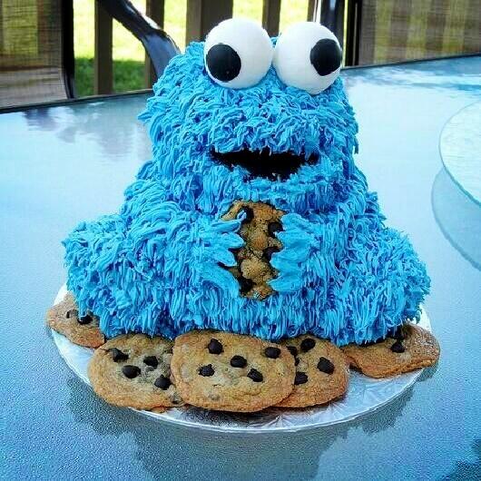 EsComida's tweet photo. RT si tu tampoco sabrías por donde empezar a comer esta tarta inspirada en el monstruo de las galletas. http://t.co/jycnUJfcDv