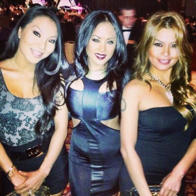 Last night with @kaylani_lei @CharmaneStar http://t.co/c8zgIltUbY