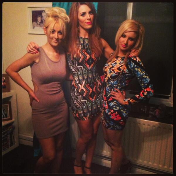 Laura Barker tweet media