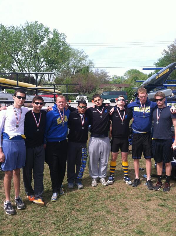 delawarecrew's tweet image. 2F8+ places 2nd place behind a strong Purdue boat #silvermedal #podium #UDMC