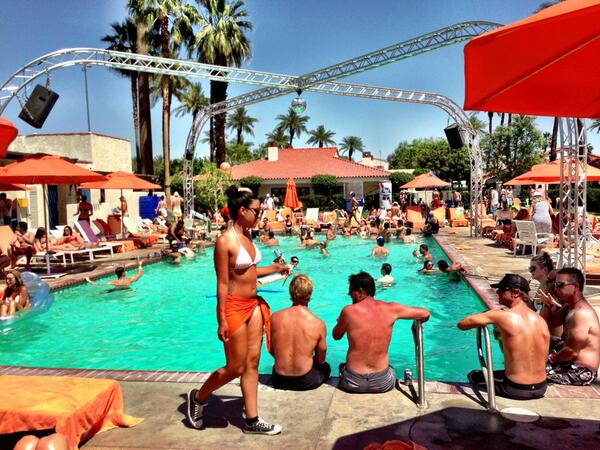 irabrianmiller's tweet image. This will do. #poolscene