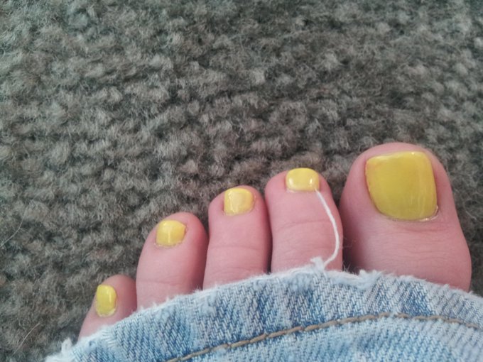 What do you think of yellow ? http://t.co/MLmC5yyF2R<a href="/tag/boobies"class="tags"><span>#boobies</span></a>