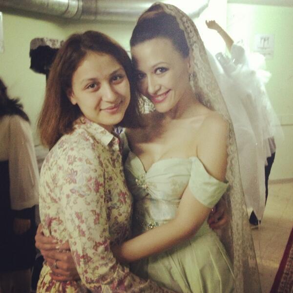 Өте арық қыздармен порно және қорқынышты Траннилер пойызда трахает және сперму