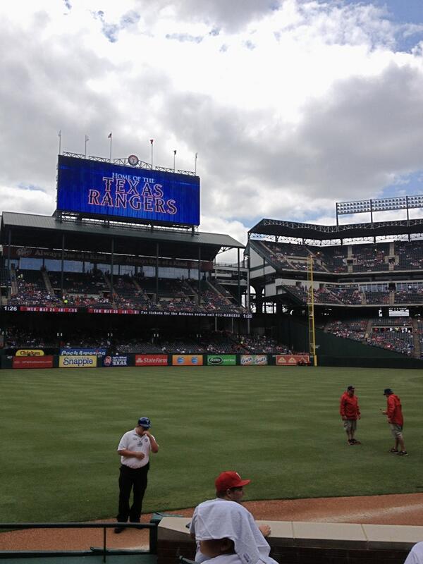 brad_evans14's tweet photo. It's baseball time in Texas #Rangers http://t.co/vSYSwbZKlf
