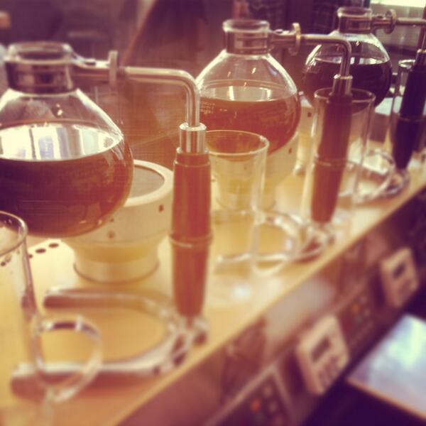 bluebottlemint's tweet photo. Siphon time. #bluebottle #siphoncoffee http://t.co/8jTgmjvDfD