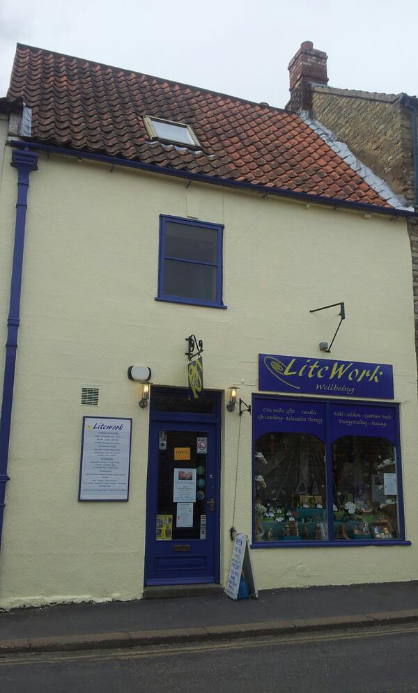 LiteworkUK's tweet image. Newly painted shop looks fantastic!