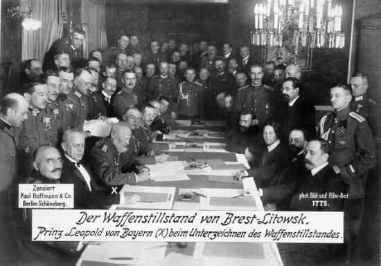 wirDeutschland's tweet photo. Todos reunidos para la firma del #tratadodepaz :) @Otomano_Imperio, @Austrungry, #Bulgaria, y @_Russiaa http://t.co/ZYWoSdDRYp