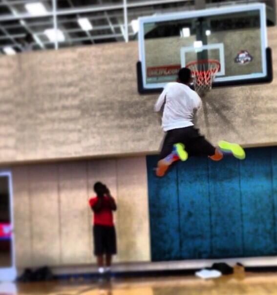 treyjay12's tweet image. You got curry in a dunk contest tho! @joehaden23 #NotSoAverage