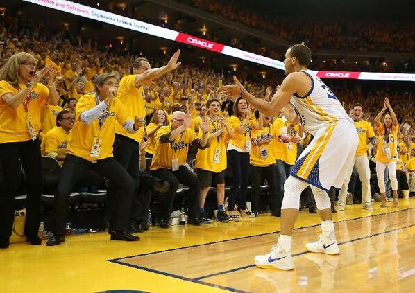 espn's tweet photo. The fans at Oracle Arena love Steph Curry, and vice versa -> http://t.co/WKUbsWOZsZ