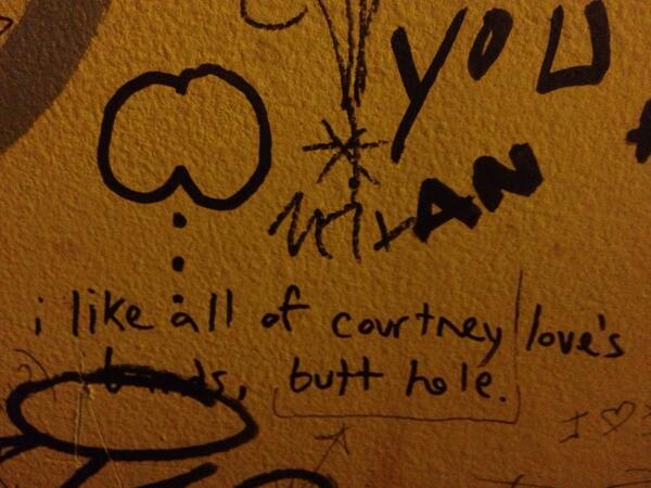 drainkids's tweet photo. Courtney Loves Butt. http://t.co/86fyaDiPZZ