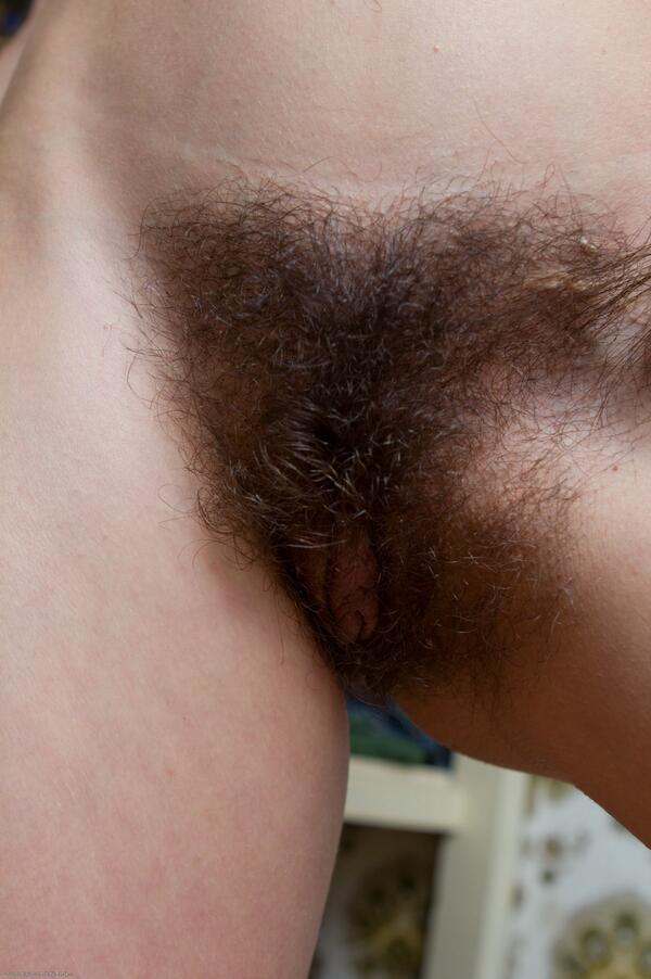 LisaGirlsonly10's tweet photo. Think i need to shave or not? girls what do u think? #TeamLesbian xx http://t.co/mHJZA38bKV
