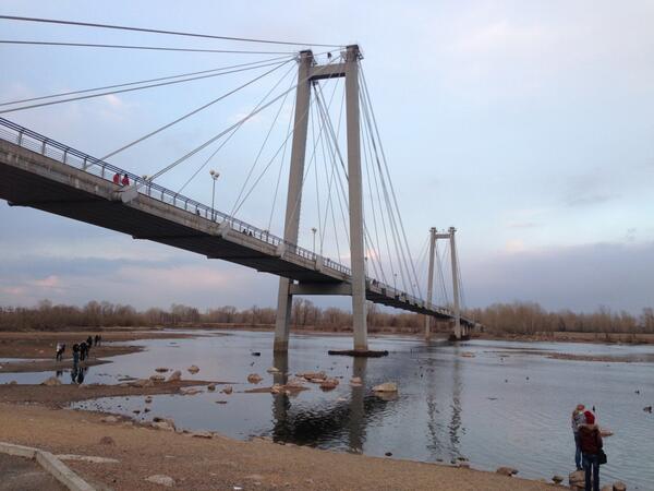 06_inna's tweet photo. Кстати, по набережной гулять еще прохладно #факт http://t.co/k9wJIDFwwd
