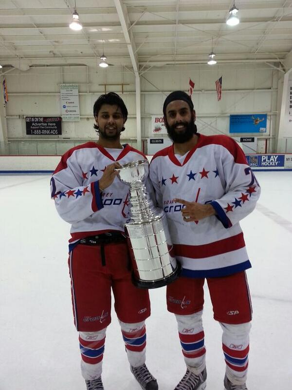 simran_79's tweet photo. @apunni12 all that dominos paid off #cinasticks @apunni05 @rdosanjh17 http://t.co/Ee881oZHrG
