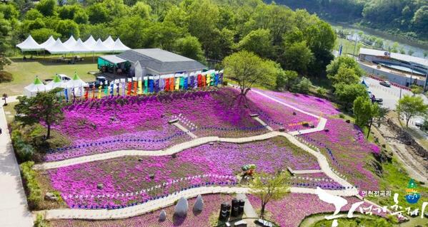 [구석기축제장에 꽃이 피면]완연한 봄기운이 느껴지는 그곳!연천구석기축제장을 보니 축제를 더욱 기대하게 되네요^^하늘에서 본 축제장의 모습은 향기가 그대로 전해지는것 같지 않으신가요?꽃구경하러 오실꺼죠^^?