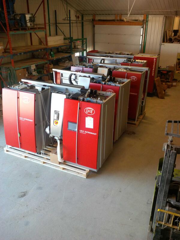 Avonbank_Ag's tweet image. Fresh shipment of #dairyrobot. Can&apos;t quite put my finger on what a new robot smell is