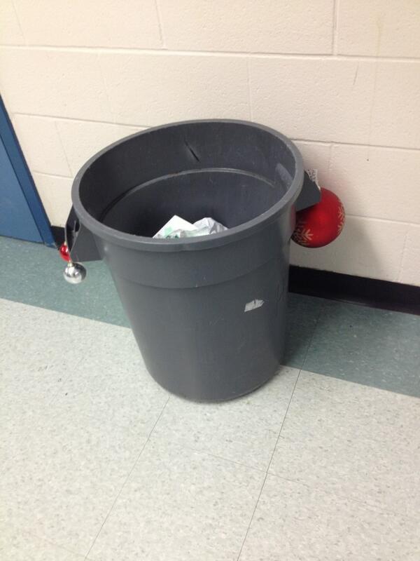 HNM_Problems's tweet image. Christmas tree HNM edition #hnmproblems