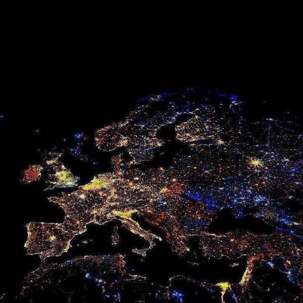 MejoresTwits's tweet photo. Espectacular imagen de Europa el pasado fin de año . http://t.co/7vofPUWmmm