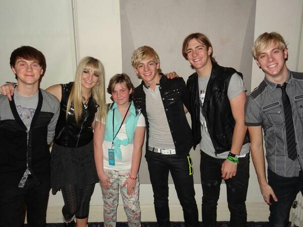 AcaciaFraud's tweet photo. SHUT UP IM NOT OKAY http://t.co/WWIULe51YA