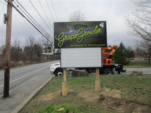 SaxtonInstaller's tweet photo. @EvilGeniusVic thank you for referring @SaxtonInstaller ...Grape &amp; Growler's new signs up and opening soon! http://t.co/h3Nm5DuvIc
