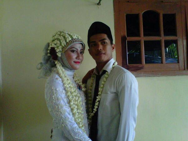 Sizka94's tweet photo. My wedding .. 8.4.13 http://t.co/RNwfkKqFDd