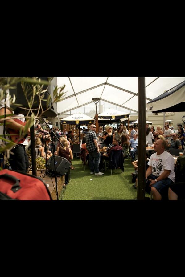 ivoryjunction's tweet image. A packed @ivoryjunction showcase. #weddingband #weddingplanning #melbournewedding