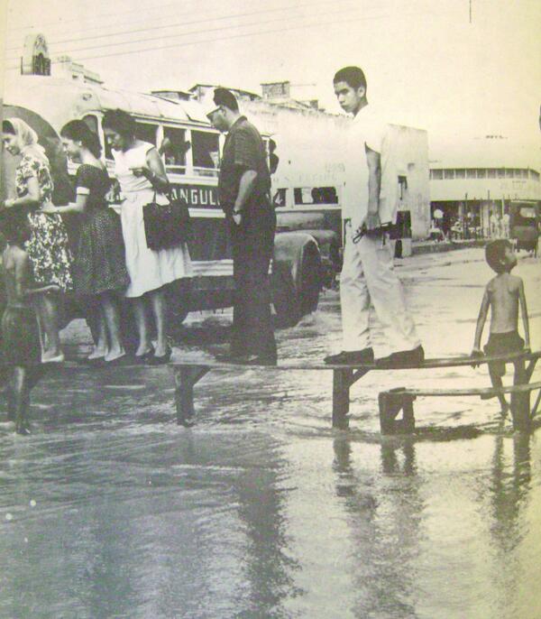 BicentenarioBAQ's tweet photo. RT @ArchiAtlantico:Imagen histórica del día:Barranquilla y sus arroyos en 1963. 
Fuente:Revista Barranquilla gráfica. http://t.co/eQKg3zUXDF