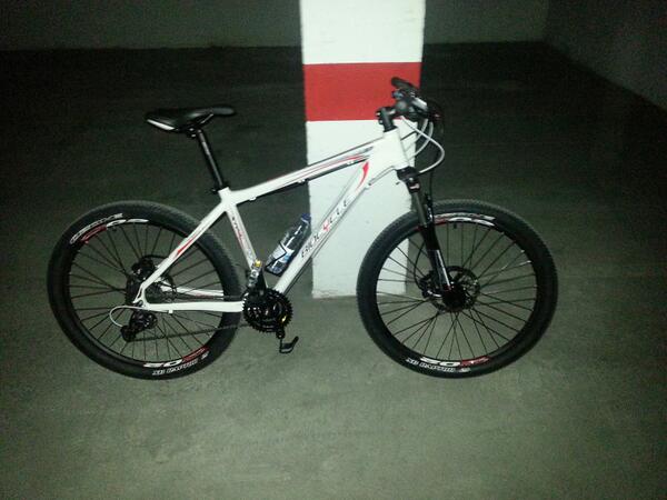 richilongo's tweet photo. Bicicleta robada si alguien sabe algo que por favor lo comunique en el 677332054 http://t.co/H6ValJ7M1b