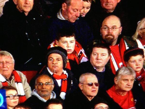 ODDSbible's tweet photo. Crazy scenes at Old Trafford as Manchester United cruise to their 20th title! http://t.co/rjWbvOicMP