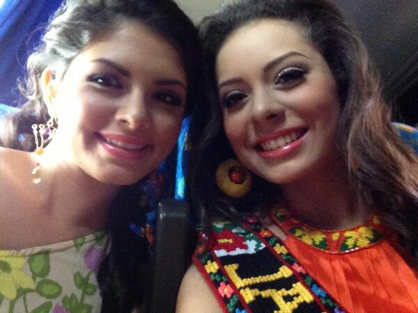marisolsm261's tweet photo. Aquí con @HallyVc  para visita a la casa del árbol :) http://t.co/7o8mkEBg33