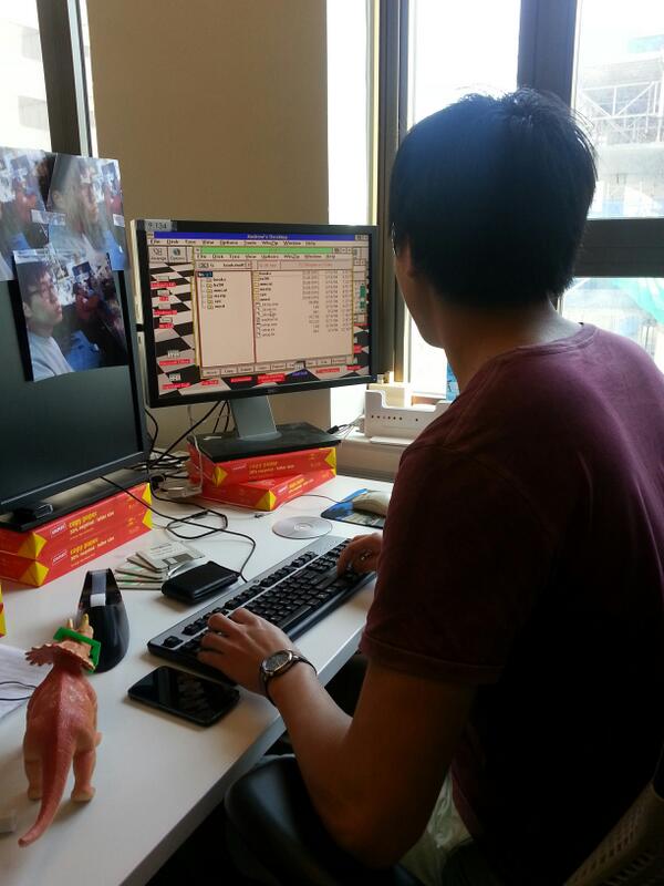 cuttlewig's tweet image. &quot;What? Omg...I should do some work on this thing.&quot; -- @leftparen #windows3.1