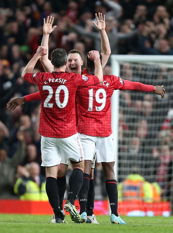 BBCSport's tweet photo. Manchester United players celebrate as the final whistle goes at Old Trafford, confirming Man Utd as champions #mufc http://t.co/fd262ZPliF