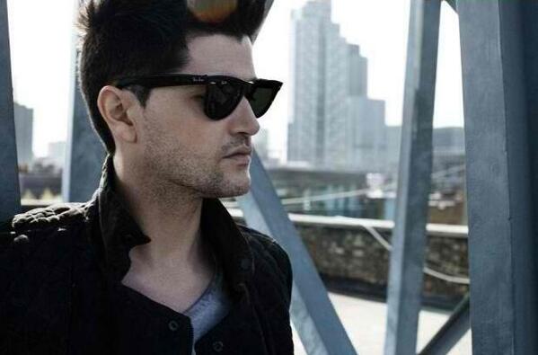 rob_thescript's tweet image. @TheScript_Danny Mr O&apos;Donoghue @thescript when did you feel the need to wear 2 pairs of sunglasses? I love it ;) xxx