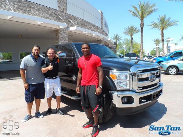 TheSocietyLLC's tweet image. New deal for @RealPeterson21 w/ the amazing people at @SanTanFord Love when we can take care of our guys! #ESSFamily