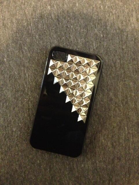 MonaaLeesaa's tweet image. my new case. i know i just got one, but this was the second one i ordered :) #twoatonce #studs