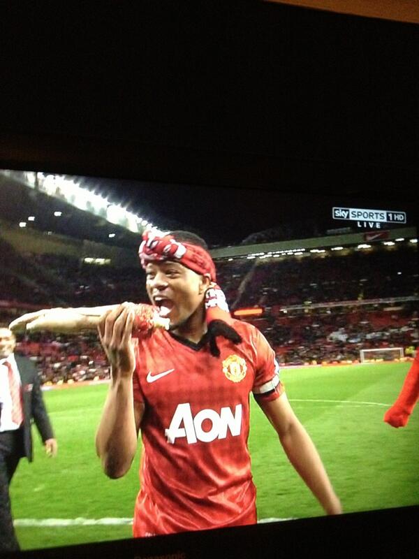 adamchampy's tweet photo. @luis16suarez .. Were you saying sorry!!! http://t.co/WPi8xEM4nE