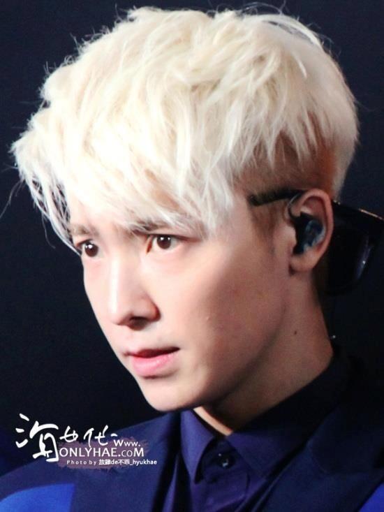 Janhae's tweet photo. #donghae #ss5Brazil #ss5 @donghae861015 >w<;;;;;;;;;;; http://t.co/41KVg7BB8a
