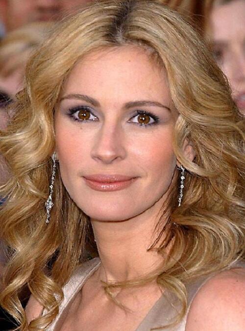 We are loving Julia Roberts stunning locks. Wonderfully natural curl. To get the look, visit us at the salon.