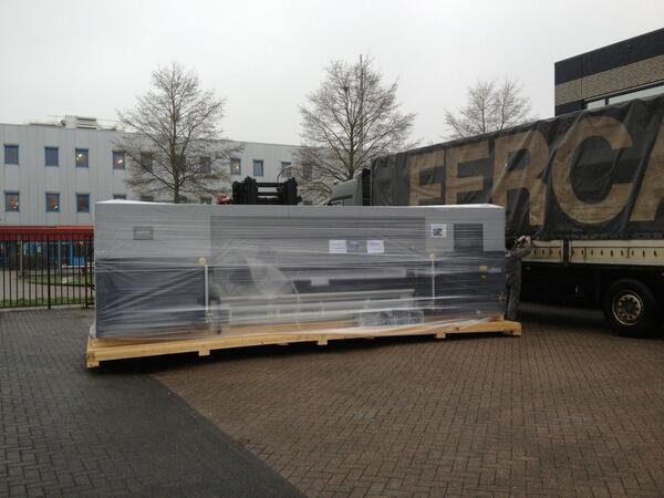 DeWildMPS's tweet photo. De nieuwe #durst rhotex is net gearriveerd en wordt vandaag geïnstalleerd. #uitbereiding http://t.co/rMy3KZAN4e