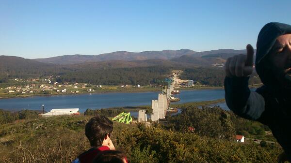 joserivcost's tweet photo. @TeisCiencia Desde Muiños de Vento de Catoira vemos el viaducto del AVE http://t.co/9cb9x9wapF #CMCCALDAS2013