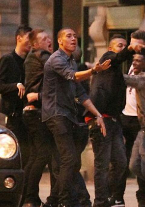 AbbieBebe's tweet photo. Phil Jones is even at it on a night out! #TweetYourPhilJonesFace #mufc Hahahaha http://t.co/6Lv7U7hulG
