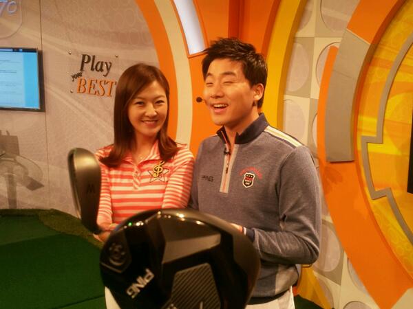 잠시 후 9시반에 제이골프 라이브레슨70  한설희프로와 함께 합니다! 드라이버샷 방법과 그립강도! 어프로치에 대해 레슨합니다!ㅎ