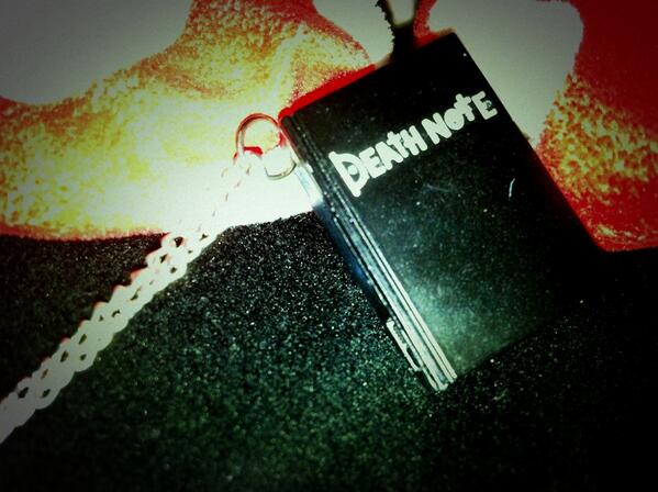 ixxxasu's tweet photo. ててててってってー！

アスカはデスノートを手に入れた！！ http://t.co/mRLhMl2ZpQ