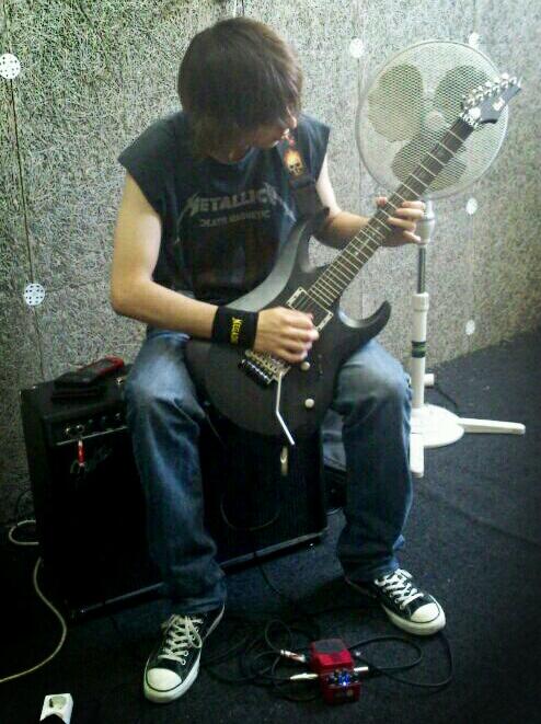 Sulfurcide's tweet photo. Fucking awesome arnau playing fucking awesome #metal on his fucking #awesome #guitar http://t.co/WCfsxSPB9K